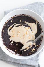 Vegan Gluten Free Chocolate Cake (10 Minutes) - Vegan gluten-free chocolate cake, made with 6 ingredients in just than 10 minutes! It's also so delicious, super healthy and low in fat. You can eat it for breakfast, as a dessert or a snack. #vegan #glutenfree #simpleveganblog