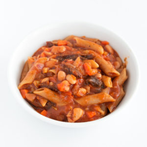 Pasta e Fagioli (Pasta and Beans) - Pasta e fagioli is an Italian dish made with pasta and pinto beans. It only requires one pot, easy to get ingredients and 20 minutes. #vegan #glutenfree #simpleveganblog