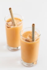 Vegan Thai Iced Tea - Thai iced tea is a delicious, creamy and refreshing beverage. We've made a vegan version using coconut milk. It's healthier and only requires 5 ingredients! #vegan #glutenfree #simpleveganblog