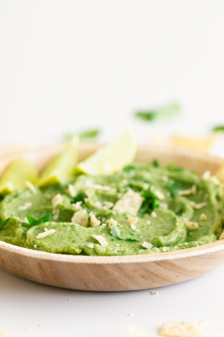 Easy Guacamole Dip. - You only need 6 ingredients to make this easy guacamole dip and is ready in 5 minutes. Enjoy it with some tortilla chips or crudites. #vegan #glutenfree #simpleveganblog
