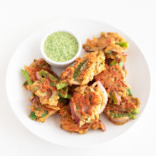 Vegetable Pakoras. - Vegetable pakoras with green chutney, a delicious Indian appetizer or side dish, made with easy to get ingredients and ready in just 30 minutes. #vegan #glutenfree #simpleveganblog