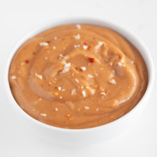 How To Make Peanut Sauce. - Learn how to make peanut sauce with just 7 ingredients in less than 5 minutes. It's a delicious, super creamy Thai sauce, made with easy to get ingredients. #vegan #glutenfree #simpleveganblog