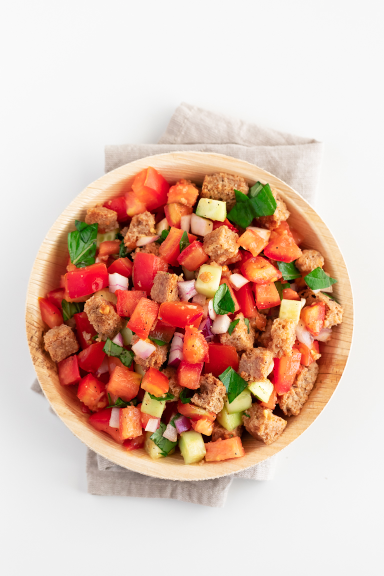 Panzanella Salad. - Panzanella is an Italian tomato and bread salad, popular in Tuscany and other parts of central Italy. It only requires 9 ingredients and 15 minutes. #vegan #simpleveganblog