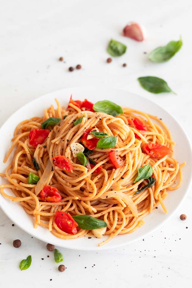 https://simpleveganblog.com/wp-content/uploads/2020/04/One-Pot-Pasta-5.jpg