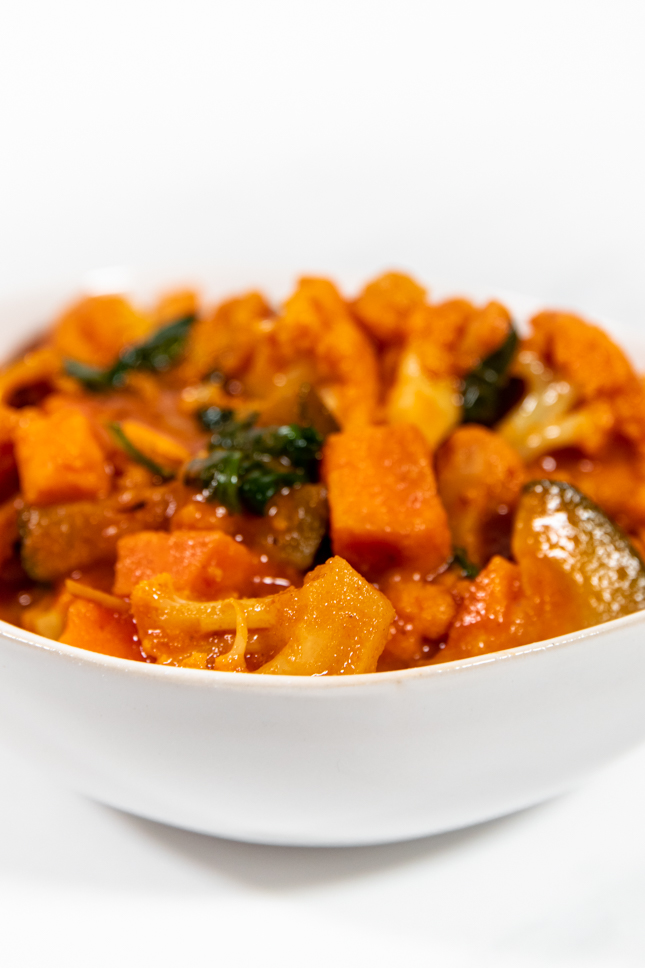 Close-up shot of a bowl of vegetable curry