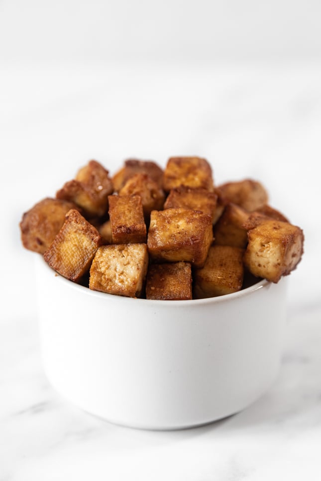 Side shot of a bowl of air fryer tofu