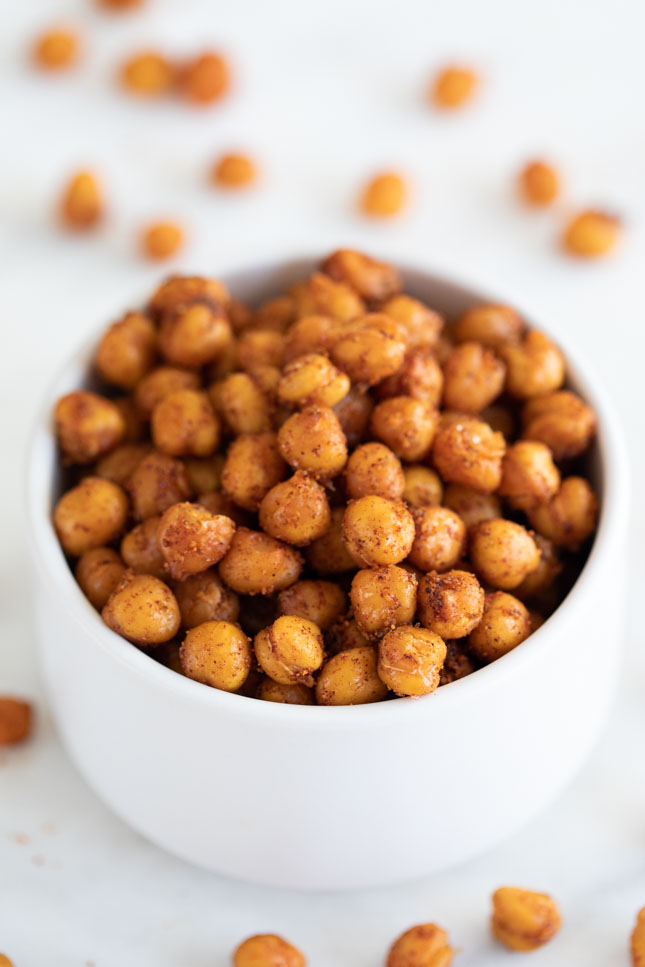 Picture of a bowl with roasted chickpeas made from scratch