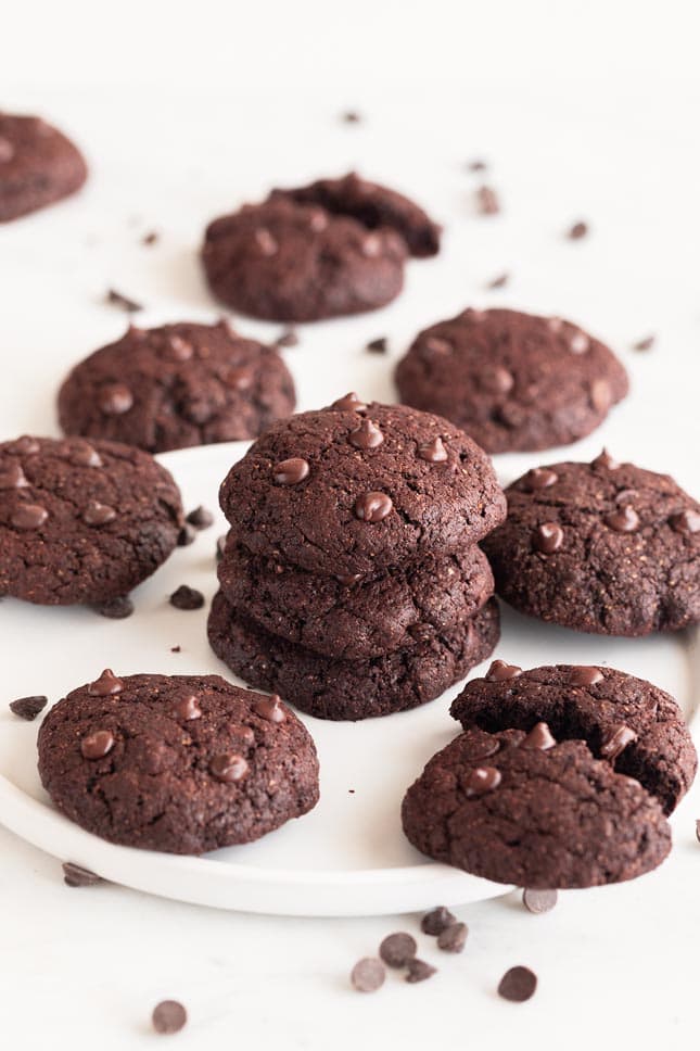 Photo of some vegan chocolate cookies