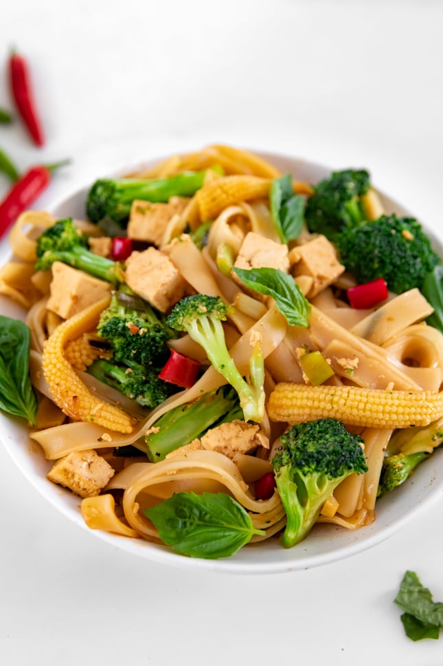 Photo of a bowl of drunken noodles