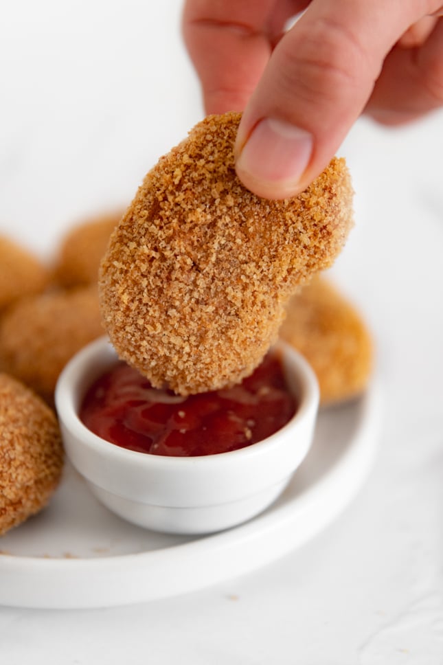 Photo of some vegan chicken nuggets and ketchup