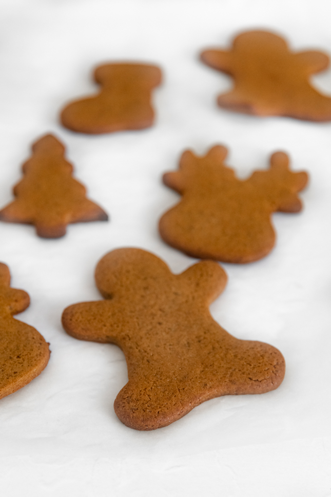 Photo of some vegan gingerbread cookies before decorating