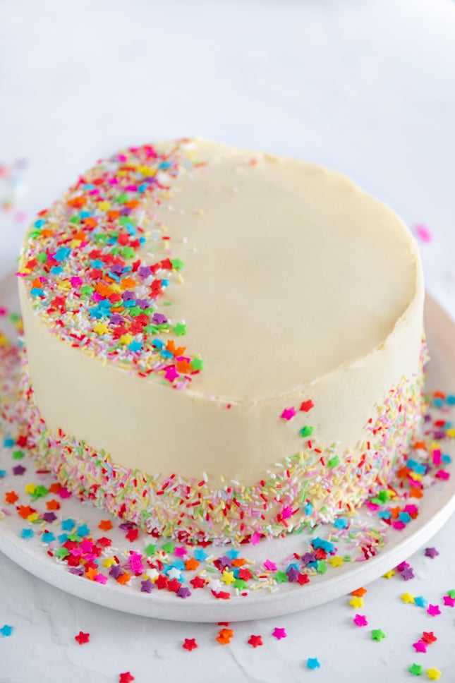 Photo of a vegan vanilla cake