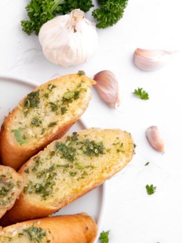 Close-up photo of some slices of vegan garlic bread