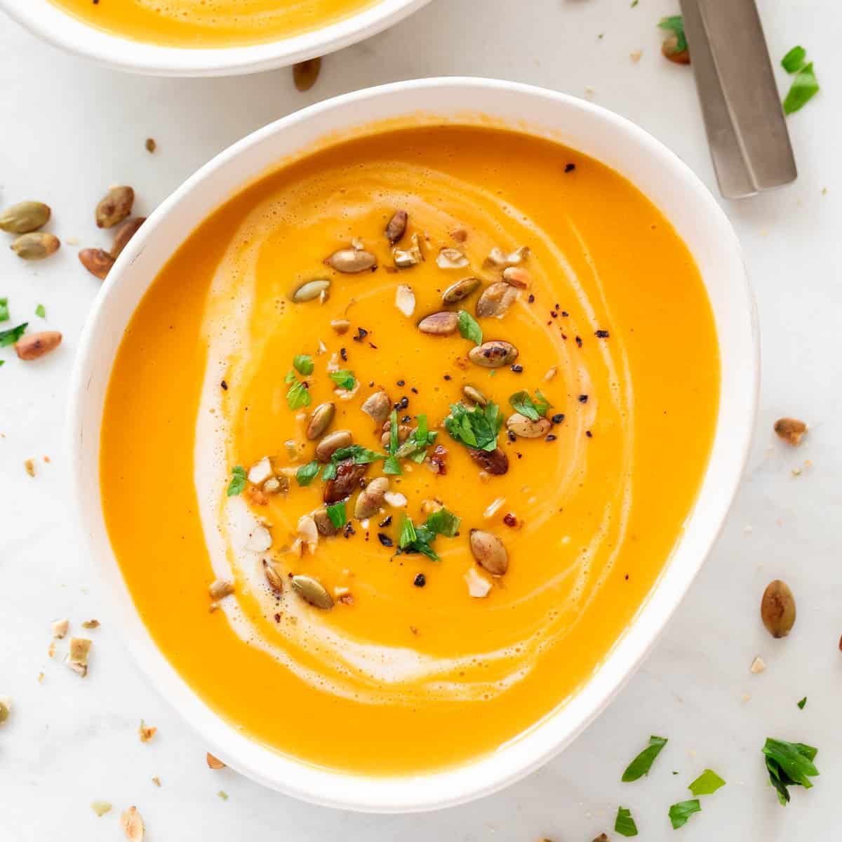 https://simpleveganblog.com/wp-content/uploads/2023/09/Vegan-pumpkin-soup.jpg