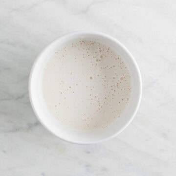 Cashew cream in a bow.