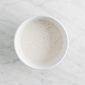 Cashew cream in a bow.