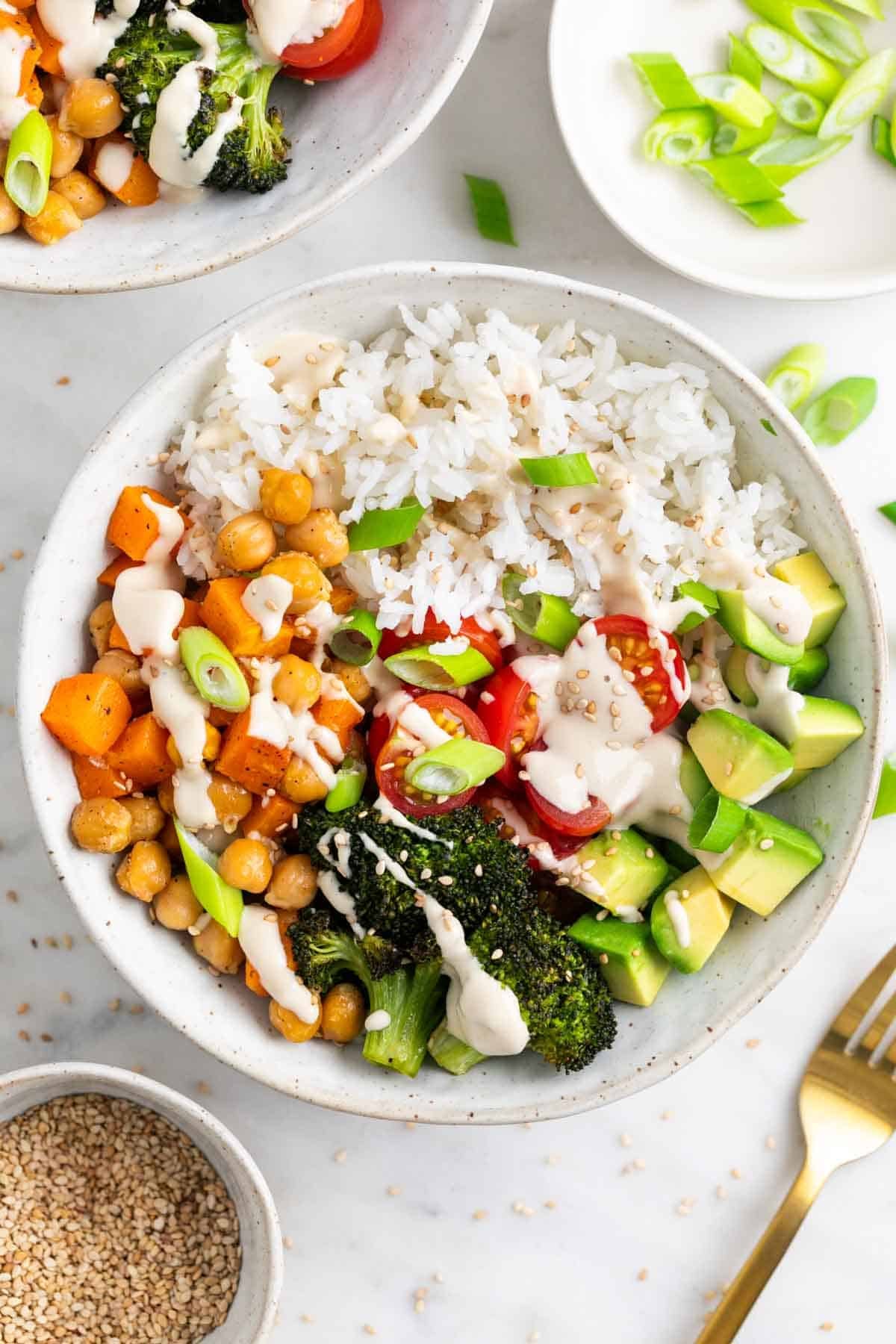 Vegan rice bowls with sesame seeds and green onions.