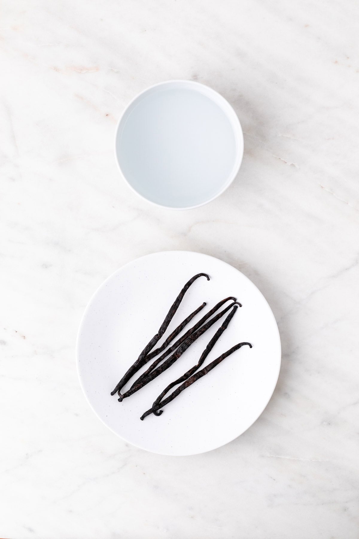 Ingredients for homemade vanilla extract