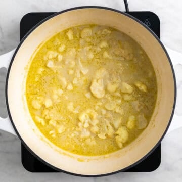 Cooked cauliflower soup before blending